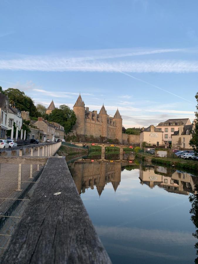 Hotel La Cour Des Ursulines Josselin Esterno foto