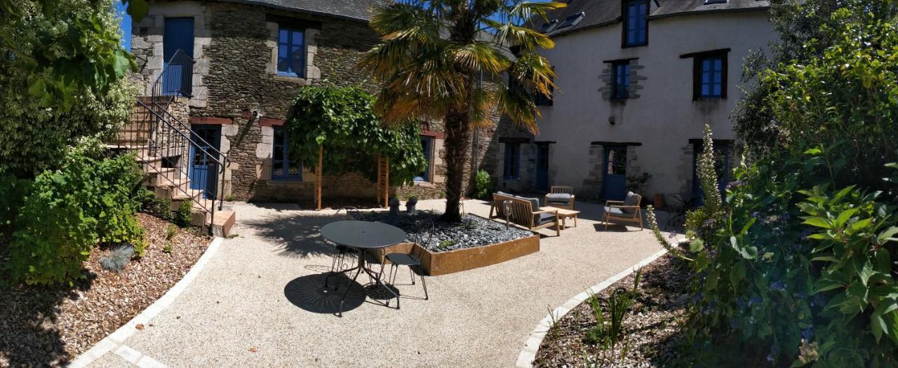 Hotel La Cour Des Ursulines Josselin Esterno foto