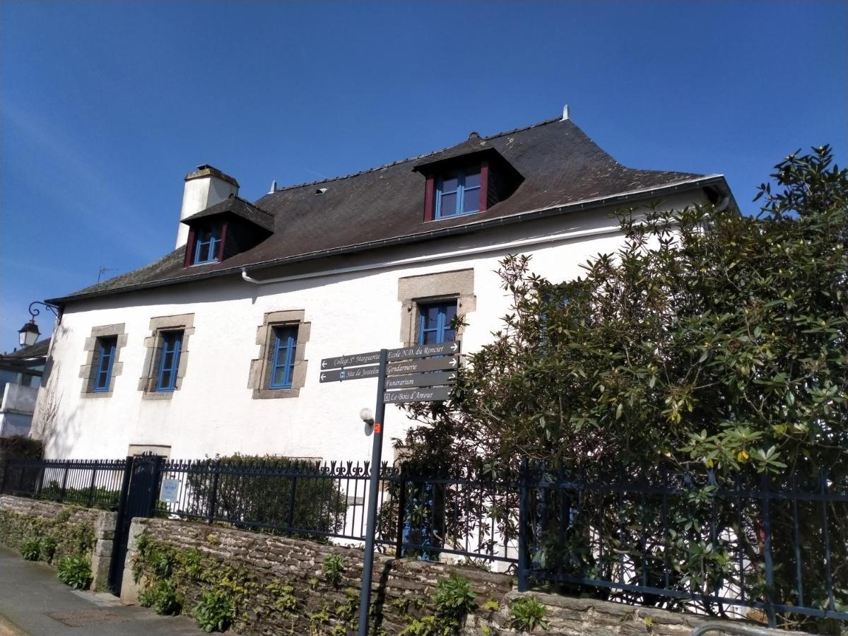 Hotel La Cour Des Ursulines Josselin Esterno foto