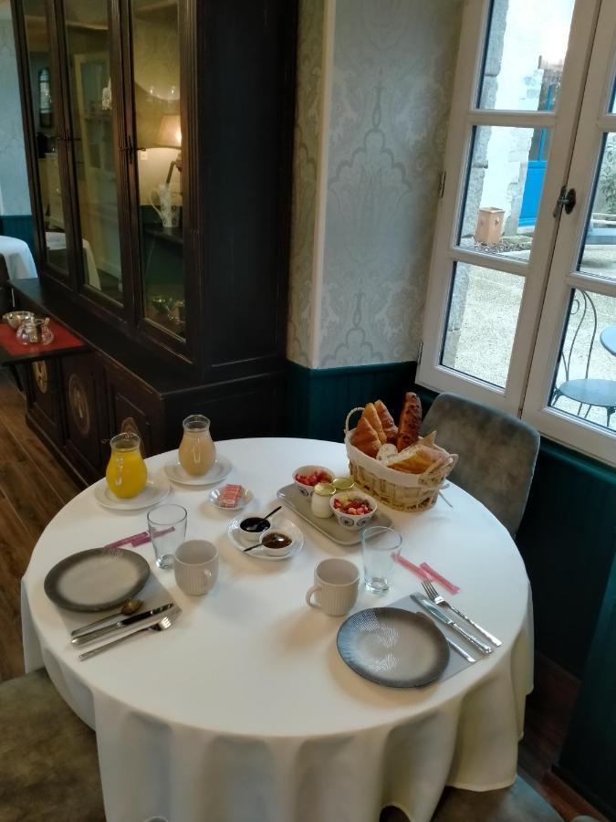 Hotel La Cour Des Ursulines Josselin Esterno foto