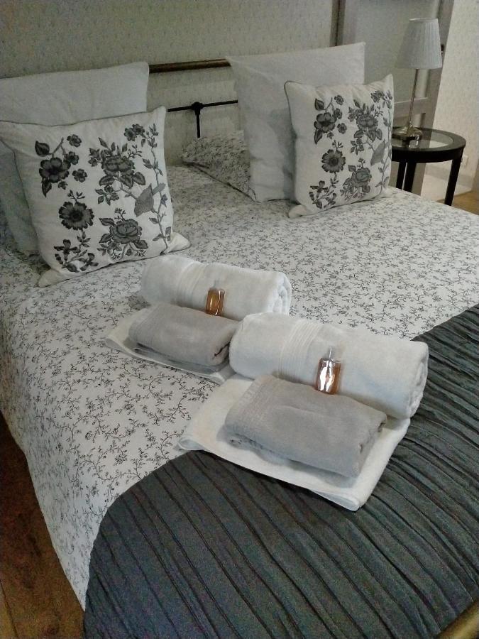 Hotel La Cour Des Ursulines Josselin Esterno foto